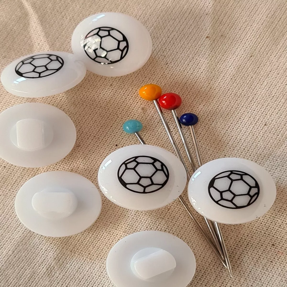 "Soccer Ball" Buttons white 13mm (price per piece)