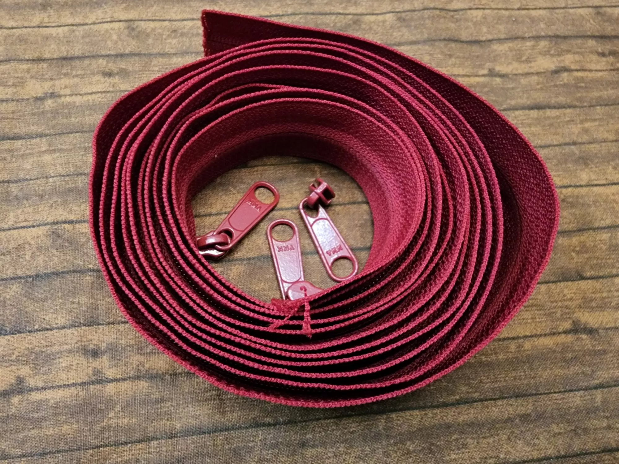 Zippers- 3 yards of continuous zipper in BURGUNDY with 3 zipper pulls